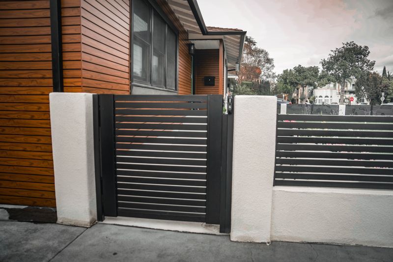 Easy DIY Installation - ALU60 T&G Universal DIY 4x6 gate