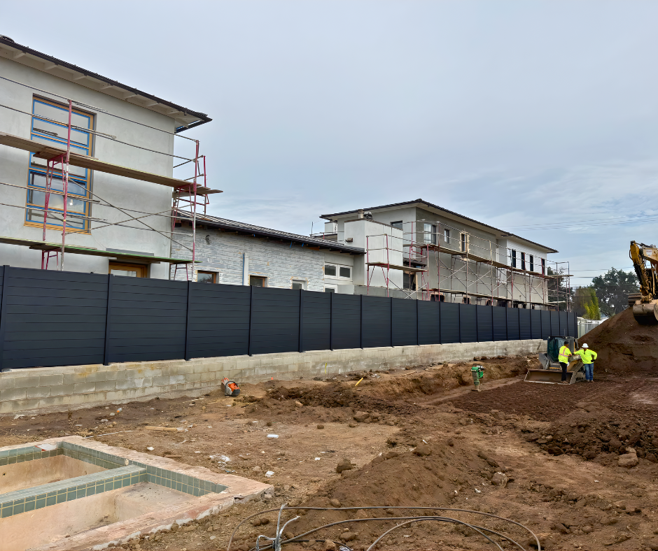ALU50 powder-coated aluminum fence finish