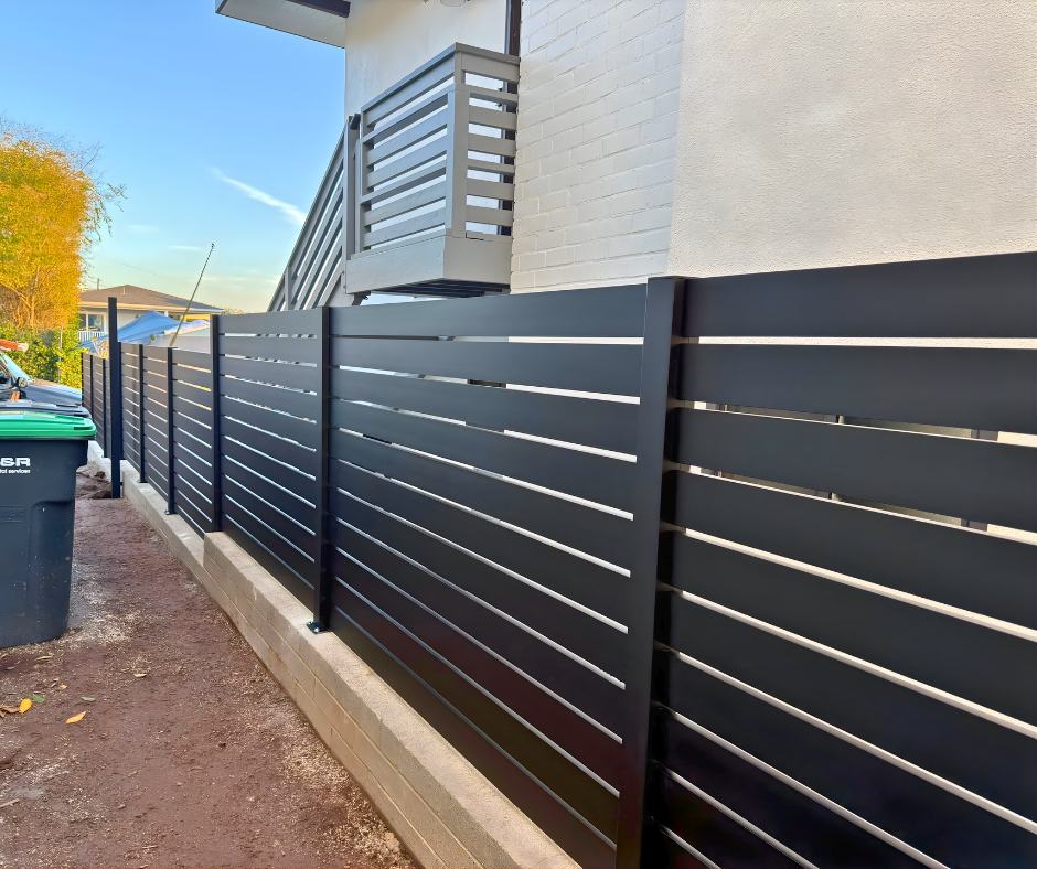 Aluminum fence system connection detail