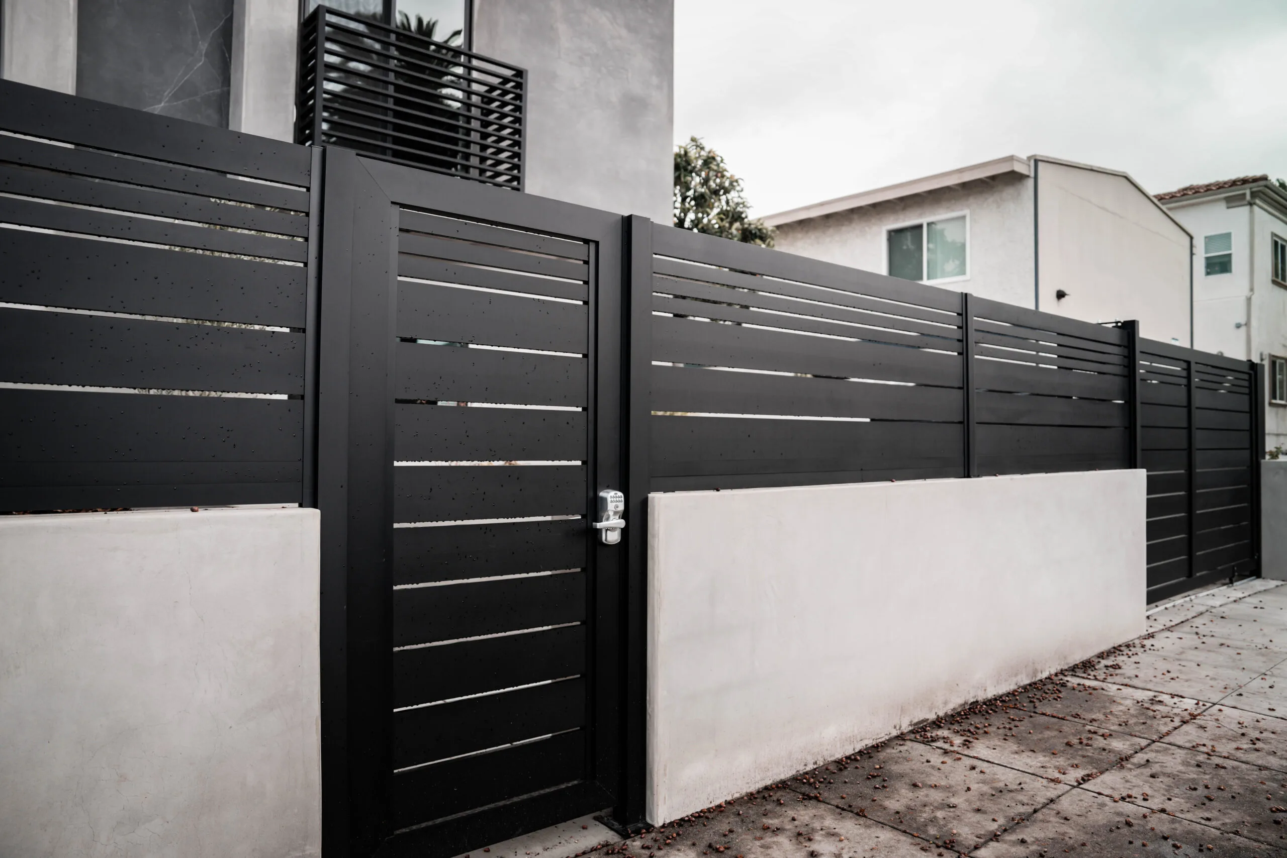 Modern aluminum fence system