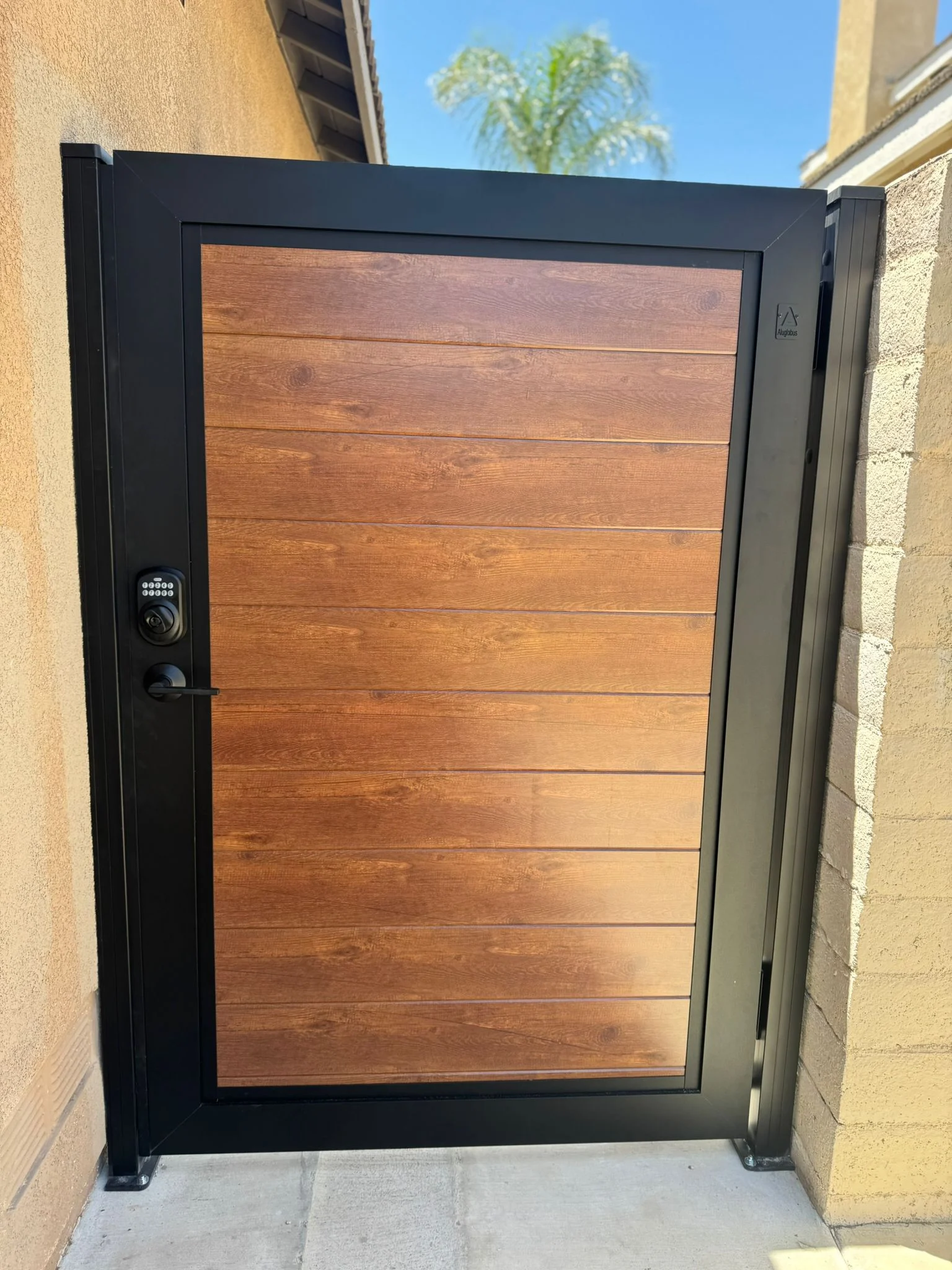 Aluglobus Heavy-Duty aluminum gate system