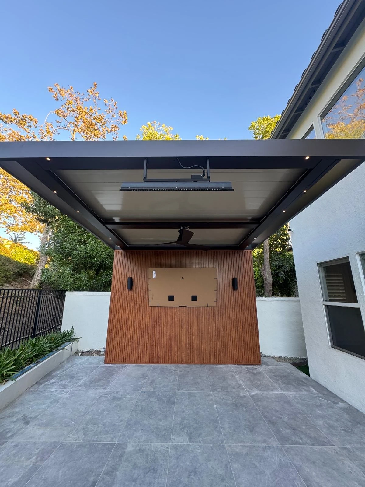 Modern aluminum patio cover system