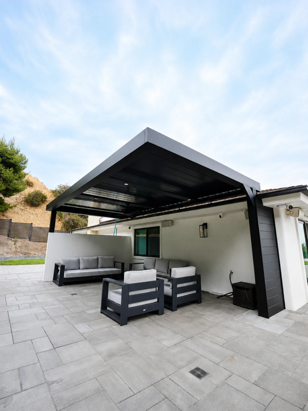 Automatic aluminum louver patio system with adjustable shade