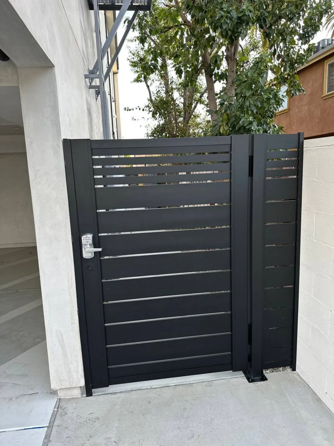Heavy-duty framed architectural aluminum gate