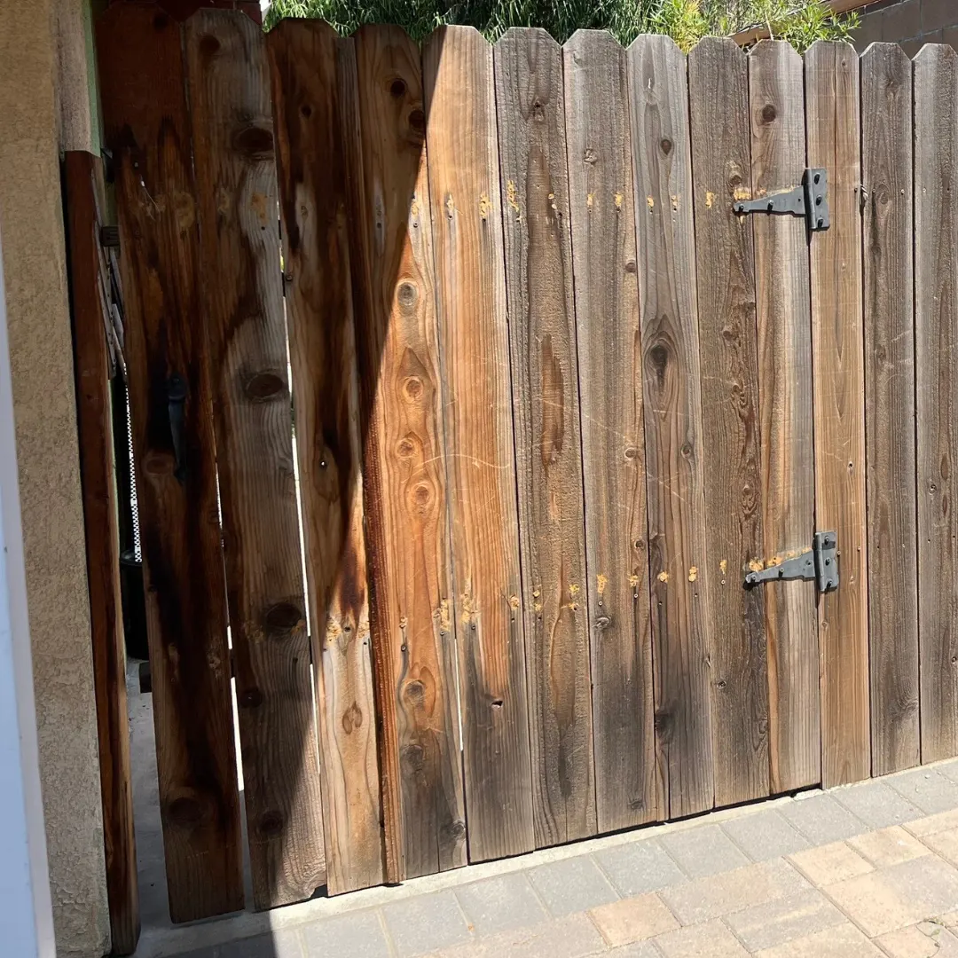 Close-Up Mounting Area Show where posts, gates, covers, or cladding will attach.