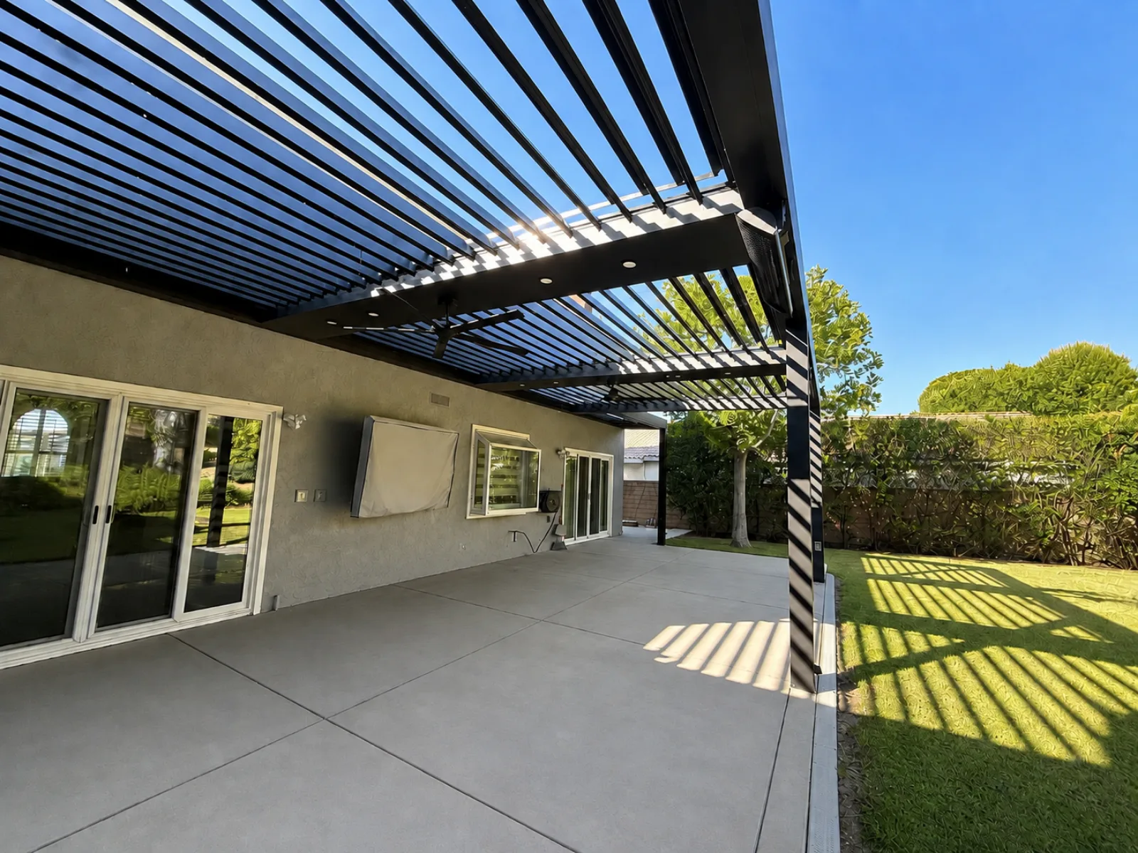 Automatic louver pergola open view