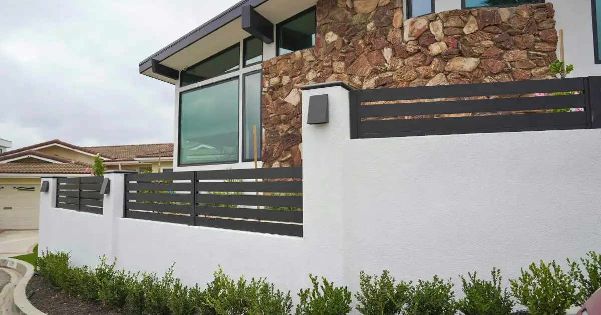 Metal Fence Modern in California: Design Ideas, Materials & Maintenance Guide (2026)